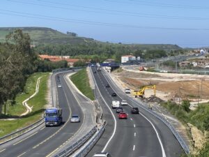 Foto sacada en Polanco a la obra de autovía de 3 carriles
